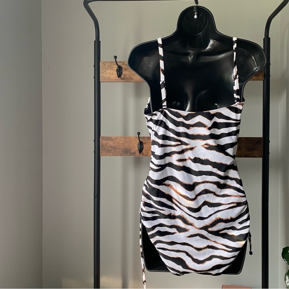 BAR III women’s Zebra-Print asymmetrical neck line One-Piece Swimsuit in size M - Picture 7 of 7